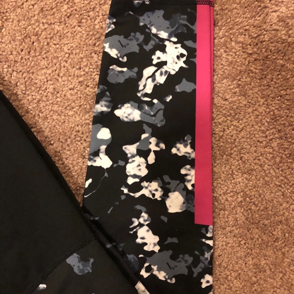 Patterned athletic leggings - Picture 2 of 2